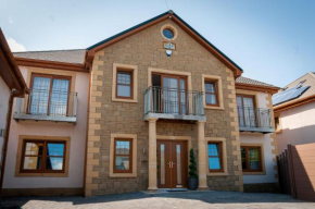 Tranent Grand Villa with 12 Bedrooms